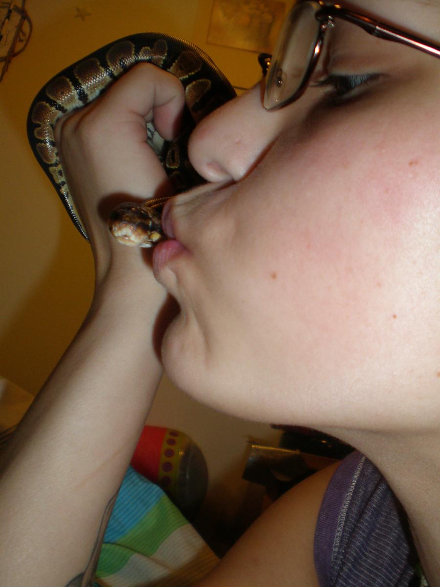 kissing joby